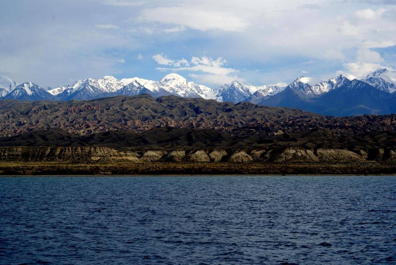 Погода чолпон ата. Чолпон Ата старые фото. Улица Горького Чолпон Ата фото. Legend about Cholpon Ata in Kyrgyzstan.